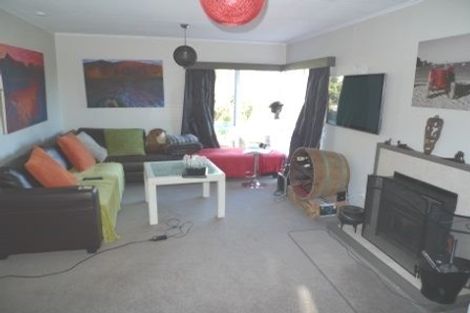 Photo of property in 92 Ruskin Road, Newlands, Wellington, 6037