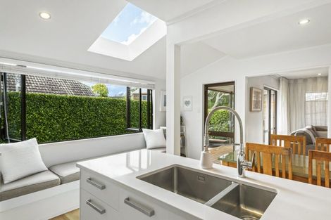 Photo of property in 2/3 Eversleigh Road, Belmont, Auckland, 0622