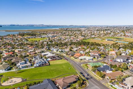 Photo of property in 9 Westpark Drive, West Harbour, Auckland, 0618