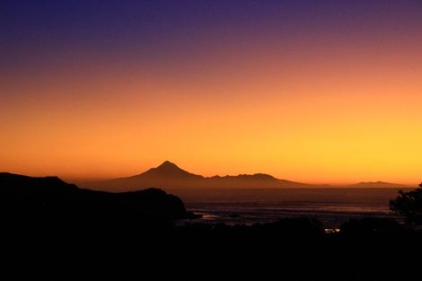 Photo of property in 12 Takarei Terrace, Mokau, 4376