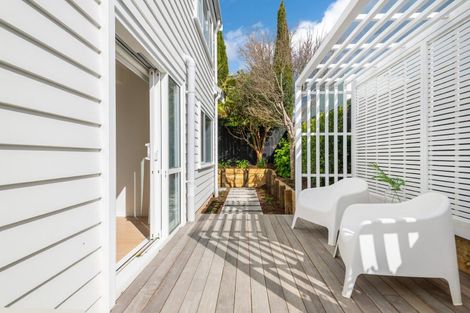 Photo of property in 1 William Bond Street, Stanley Point, Auckland, 0624