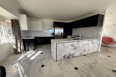 Photo of property in 14 Roslyn Road, Bluff Hill, Napier, 4110