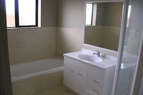 Photo of property in 32 Carrick Glen Avenue, Flat Bush, Auckland, 2019