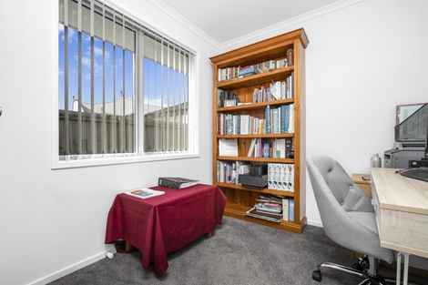 Photo of property in 15 Lamborn Drive, Papakura, 2110