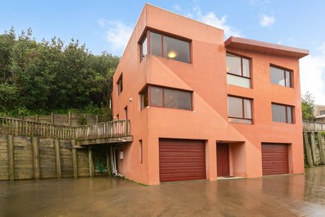 Photo of property in 14b Domanski Crescent, Owhiro Bay, Wellington, 6023