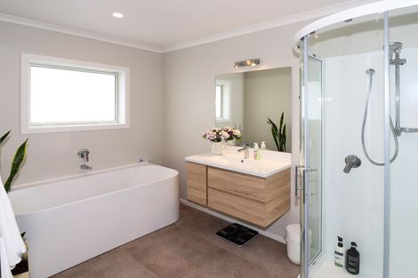 Photo of property in 60 Feist Street, Carterton, 5713