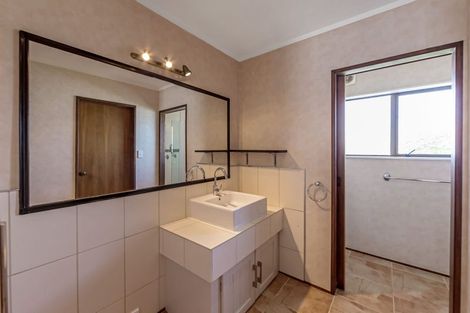 Photo of property in 20 Zita Avenue, Matakatia, Whangaparaoa, 0930