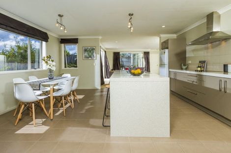 Photo of property in 42 Huntington Park Drive, Greenhithe, Auckland, 0632