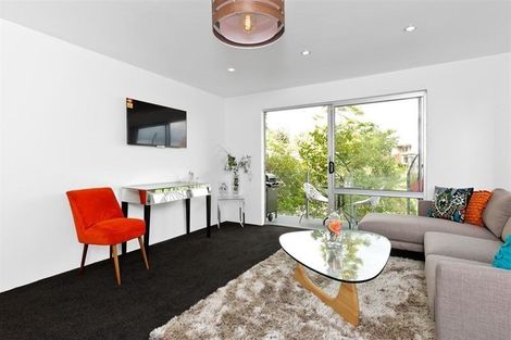 Photo of property in 2/7 Alston Avenue, Kelston, Auckland, 0602