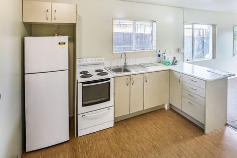 Photo of property in 9/242 Great North Road, Henderson, Auckland, 0612