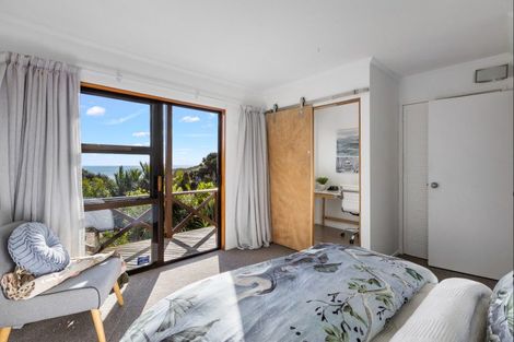 Photo of property in 22 Pendrell Road, Piha, New Lynn, 0772