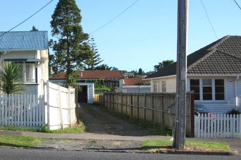 Photo of property in 5 Islington Avenue, New Lynn, Auckland, 0600
