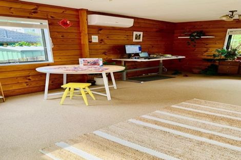 Photo of property in 2/72 Aeroview Drive, Beach Haven, Auckland, 0626