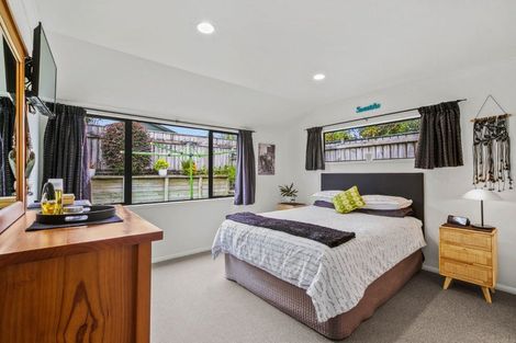 Photo of property in 4 Maple Crescent, Whalers Gate, New Plymouth, 4310