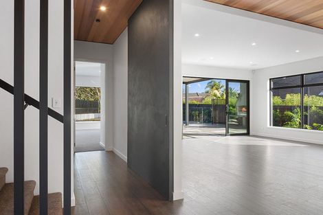 Photo of property in 5 Waipuia Place, Greenhithe, Auckland, 0632