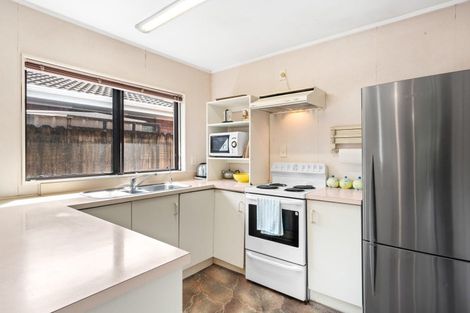 Photo of property in 1/73 Aviemore Drive, Highland Park, Auckland, 2010