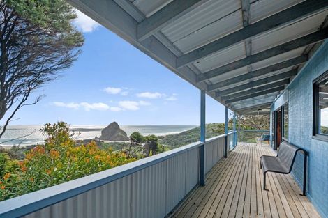 Photo of property in 100 Seaview Road, Piha, New Lynn, 0772