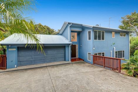 Photo of property in 9 Springwater Vale, Unsworth Heights, Auckland, 0632