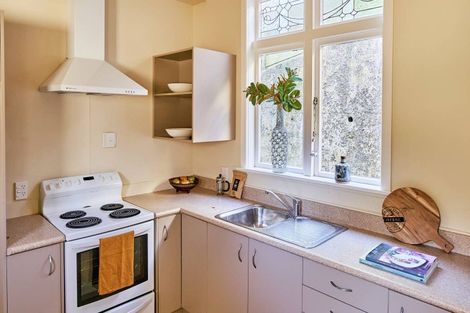 Photo of property in 22 Selwyn Terrace, Thorndon, Wellington, 6011