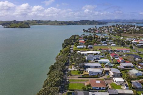 Photo of property in 23 Cliff Street, Raglan, 3225