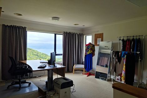 Photo of property in 140 Glanmire Road, Newlands, Wellington, 6037