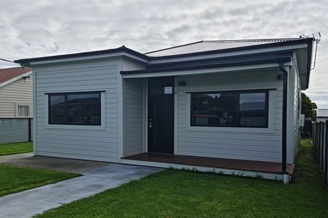 Photo of property in 42 Collins Street, Hawera, 4610