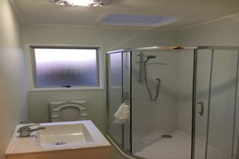 Photo of property in 47 Staverton Crescent, Mangere, Auckland, 2022