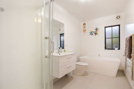 Photo of property in 2/54 Granville Drive, Massey, Auckland, 0614