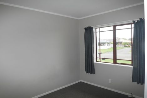 Photo of property in 4 Glen Loch Place, Paraparaumu, 5032