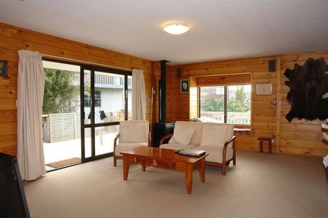 Photo of property in 2/8 Camilla Grove, Totara Vale, Auckland, 0629