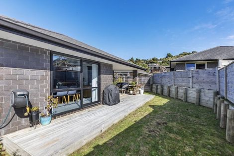 Photo of property in 14 Mooring Close, Whitby, Porirua, 5024