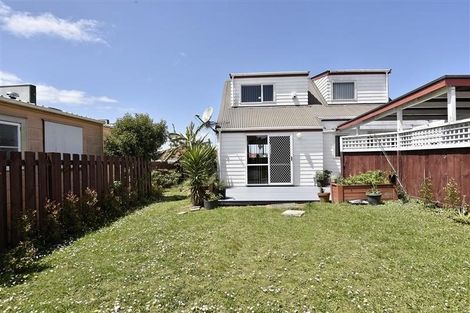 Photo of property in 10 Rewa Street, New Lynn, Auckland, 0600