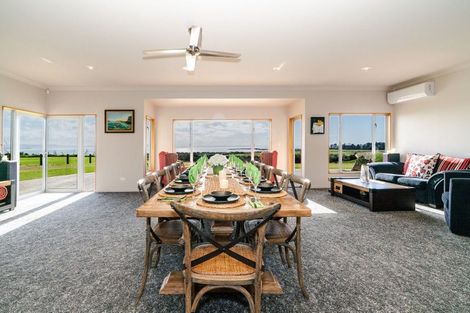 Photo of property in 337d Clarks Beach Road, Clarks Beach, Pukekohe, 2679
