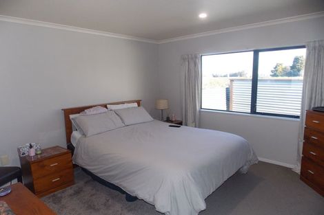 Photo of property in 32 Somerset Crescent, Highbury, Palmerston North, 4412