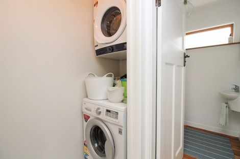 Photo of property in 71 Freyberg Street, Lyall Bay, Wellington, 6022