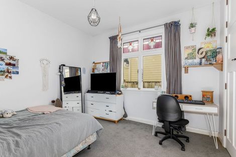 Photo of property in 64 Oroua Street, Eastbourne, Lower Hutt, 5013
