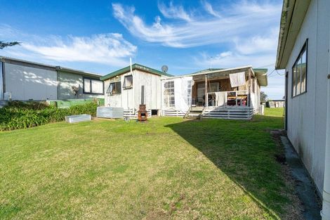Photo of property in 9 Hennessy Street West, Foxton Beach, Foxton, 4815