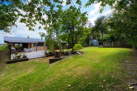 Photo of property in 98 Daffodil Street, Titirangi, Auckland, 0604