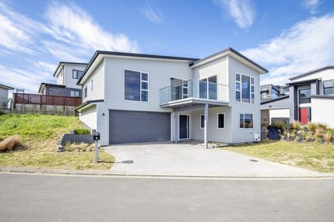 Photo of property in 3 Cessna Way, Newlands, Wellington, 6037