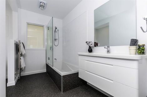 Photo of property in 86 Shetland Street, Glen Eden, Auckland, 0602