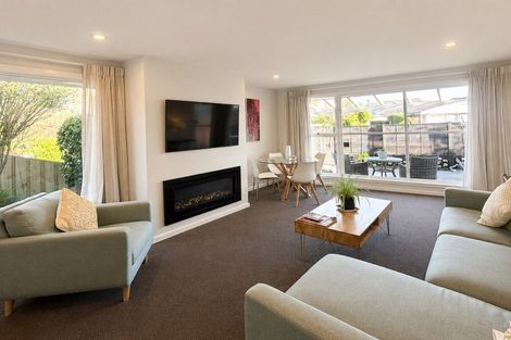 Photo of property in 2/28 Hampton Place, Burnside, Christchurch, 8053