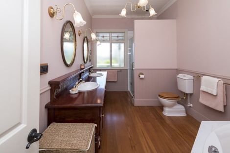 Photo of property in 6 Griggs Road, Whitford, Howick, 2571