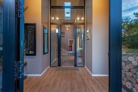 Photo of property in 52 Turitea Road, Fitzherbert, Palmerston North, 4472