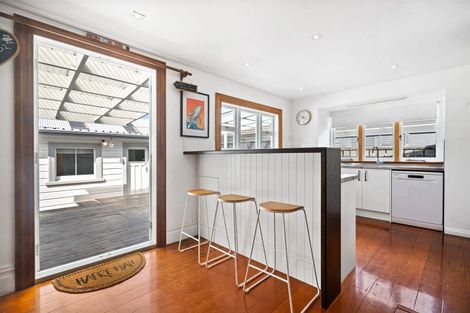 Photo of property in 6 Shortland Street, Regent, Whangarei, 0112