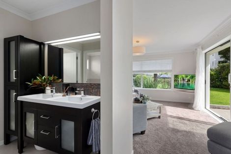 Photo of property in 59a Lonely Road, Fairview Heights, Auckland, 0632