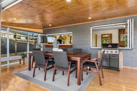 Photo of property in 8 Signal Station Road, Pouto, 0391