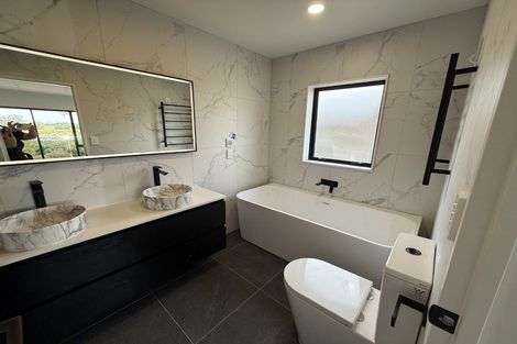 Photo of property in 21 Catalina Avenue, Rosehill, 2113
