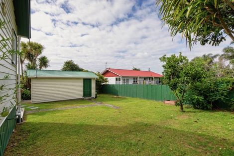 Photo of property in 22 Rimu Street, New Lynn, Auckland, 0600