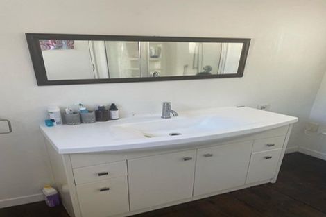 Photo of property in 2/119 Carlisle Road, Northcross, Auckland, 0632