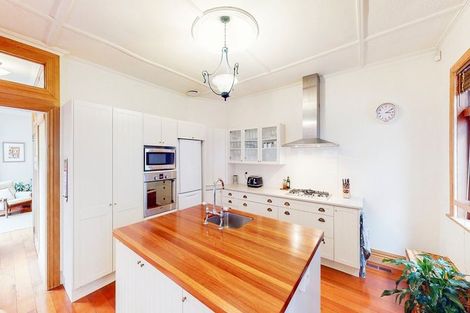 Photo of property in 74 Glenmore Street, Northland, Wellington, 6012